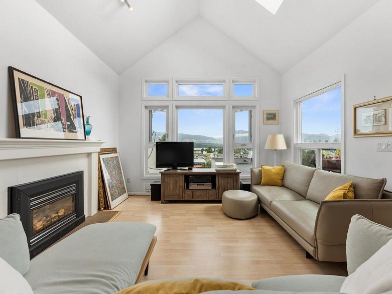 404 2121 W 5th Avenue