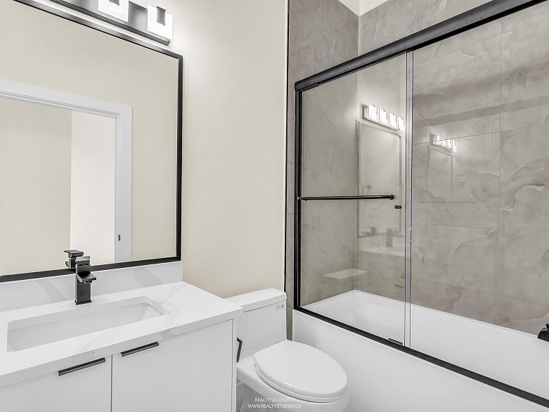 1 5221 Clarendon Street