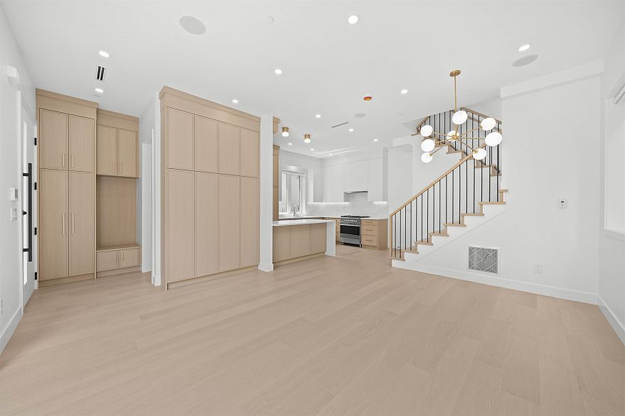 1 6461 E Prince Edward Street