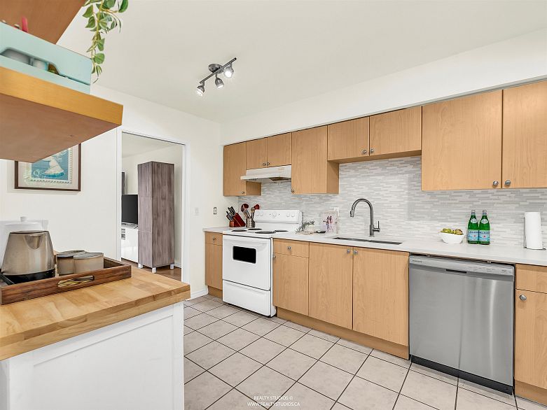 12 1255 E 15th Avenue