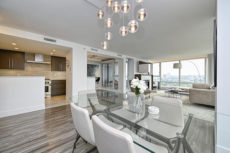 3307 1033 Marinaside Crescent