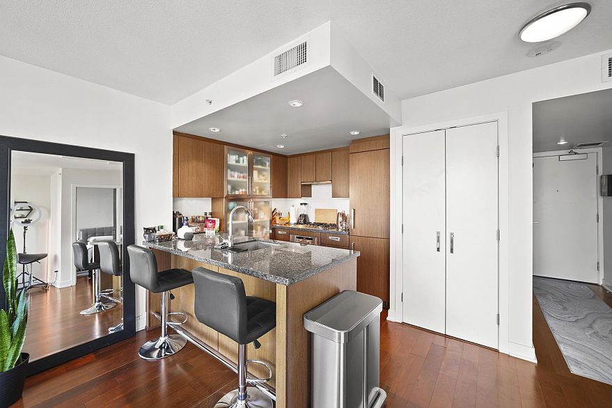 1708 1055 Richards Street