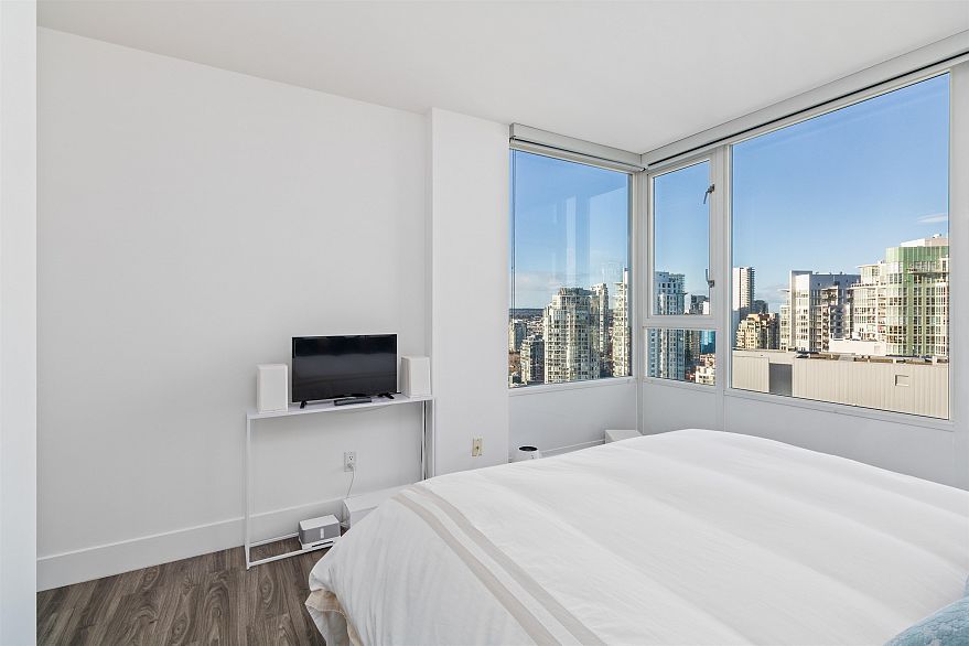 3307 1033 Marinaside Crescent