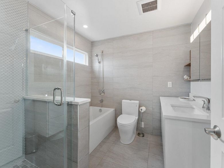 404 2121 W 5th Avenue