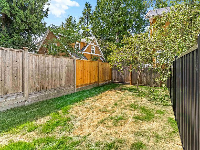 2 5221 Clarendon Street