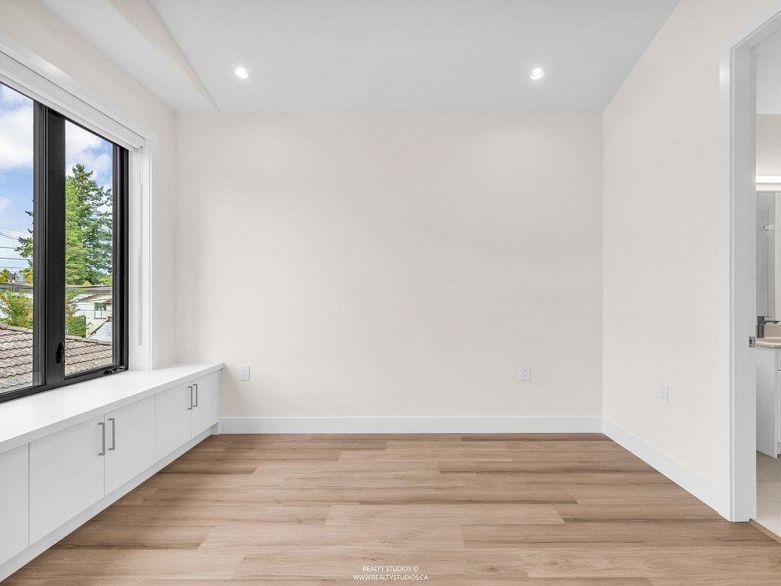 2 4257 Knight Street