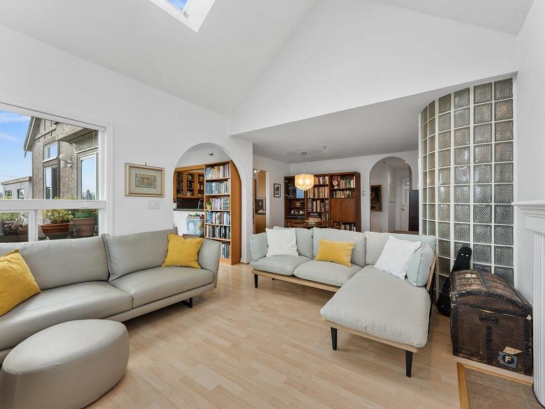 404 2121 W 5th Avenue