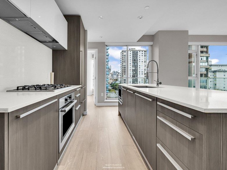 905 1221 Bidwell Street