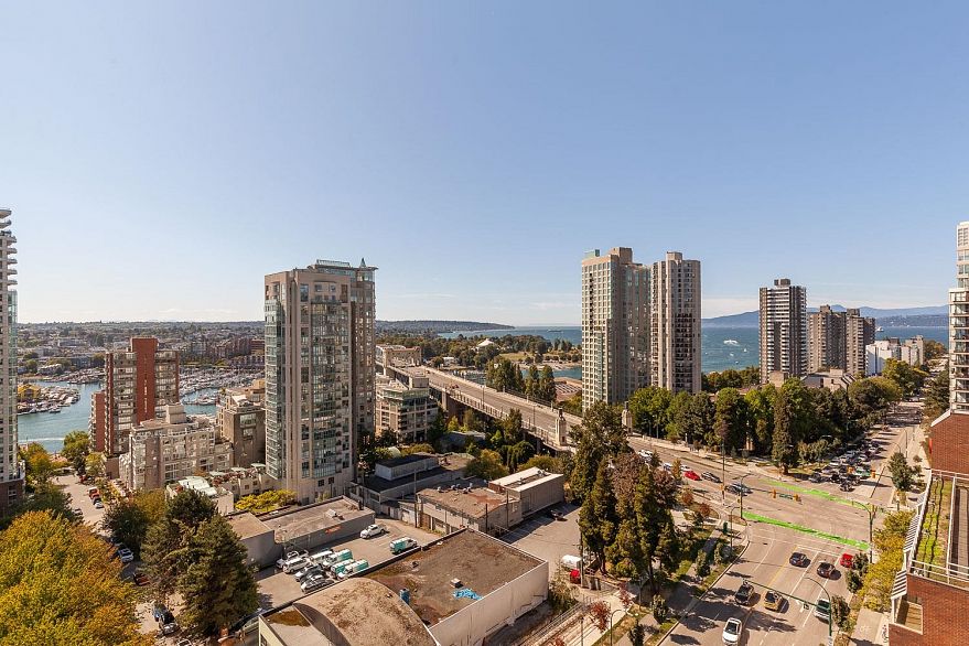 1403 889 Pacific Street