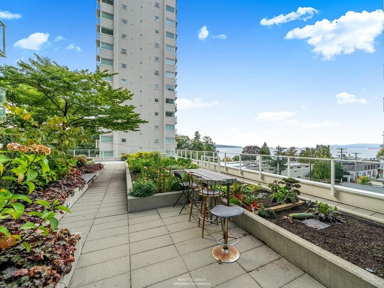 905 1221 Bidwell Street