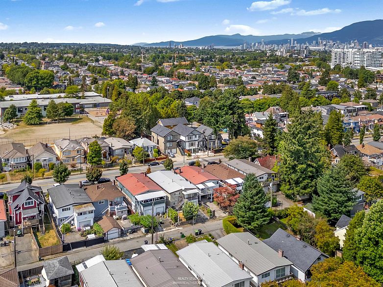 1 5221 Clarendon Street