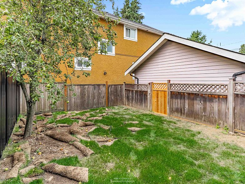 1 5221 Clarendon Street