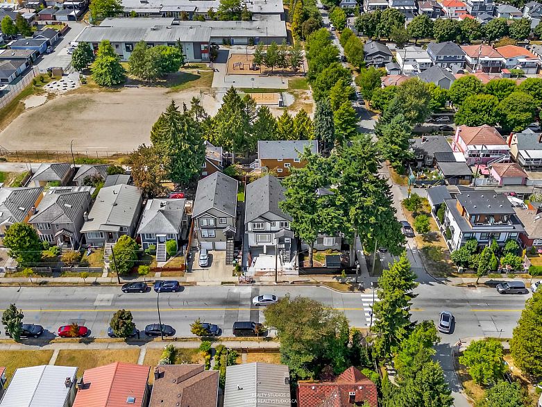 1 5221 Clarendon Street