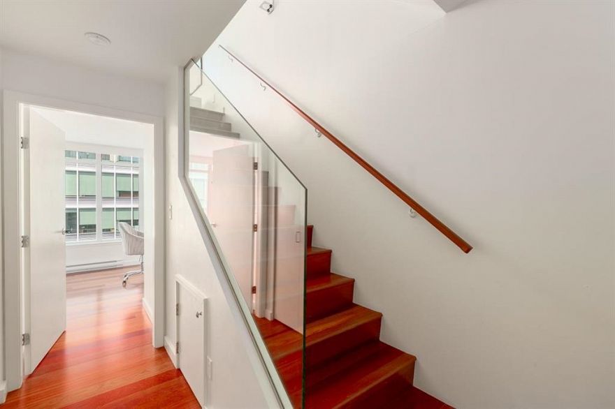 3202 610 Granville Street