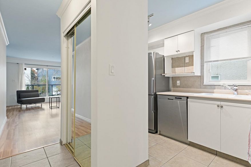 201 1554 Burnaby Street