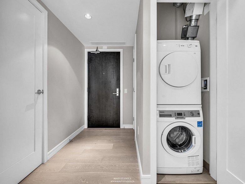 905 1221 Bidwell Street