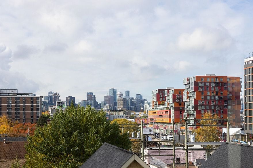 307 1220 E Pender Street