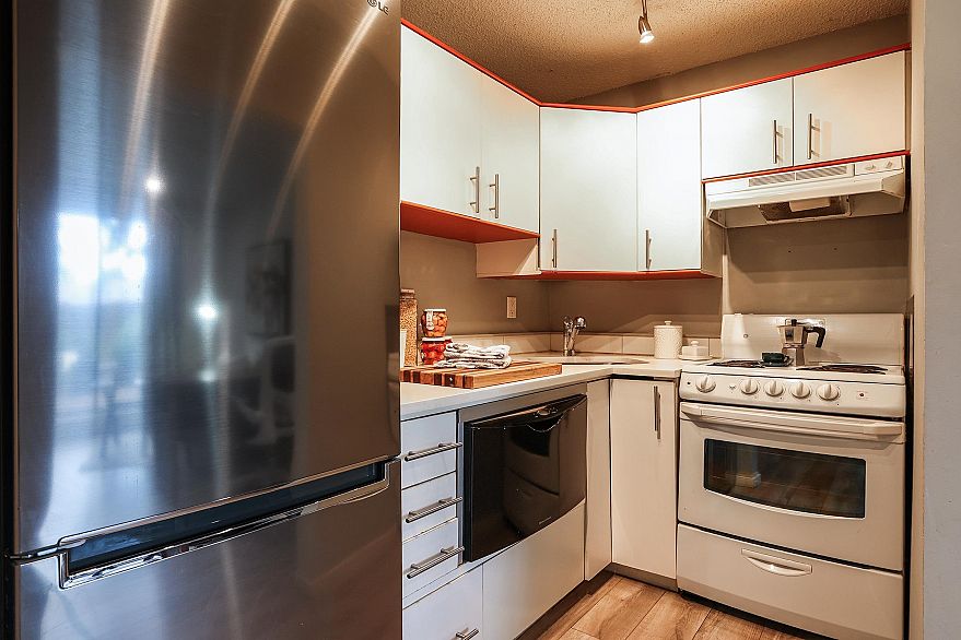 101 1933 W 5th Avenue