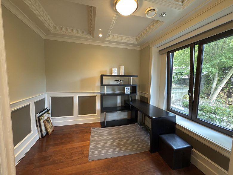 7689 Jasper Crescent