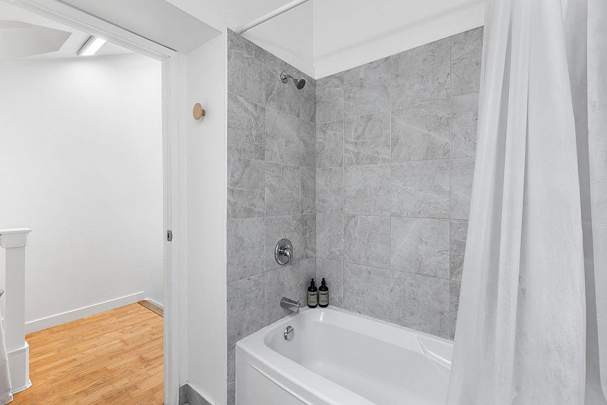 212 1045 W 8th Avenue