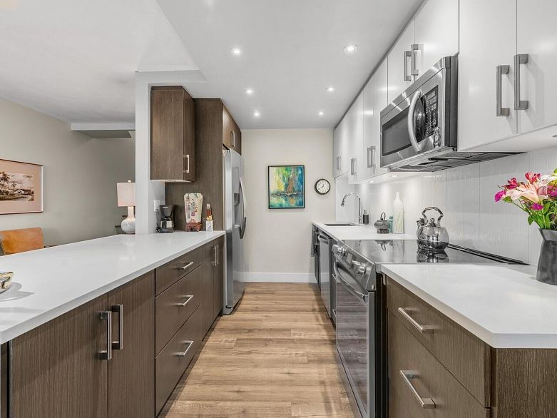 521 666 Leg In Boot Square