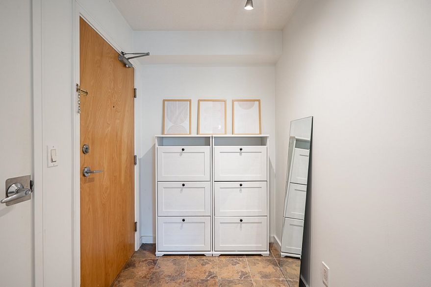 1202 1003 Burnaby Street