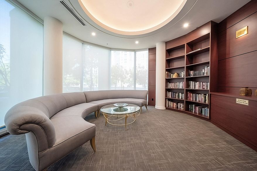 15F 199 Drake Street