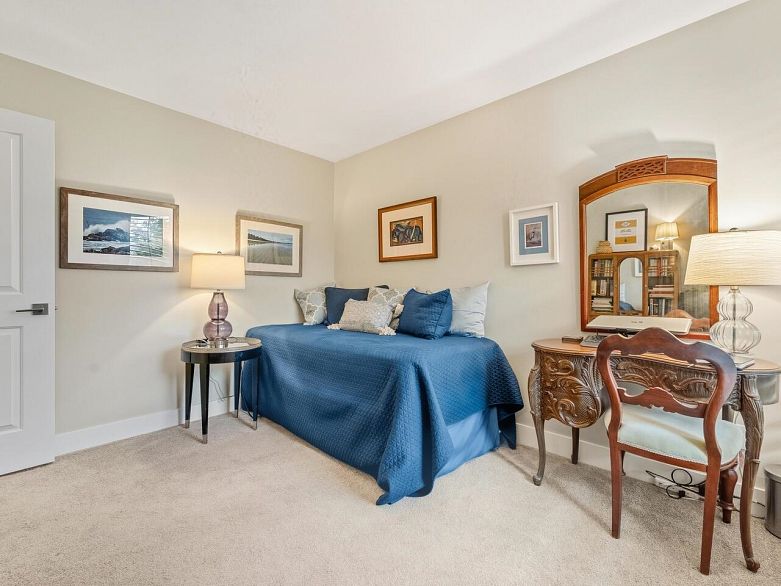 521 666 Leg In Boot Square