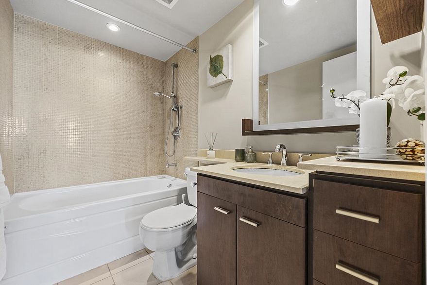 2606 583 Beach Crescent