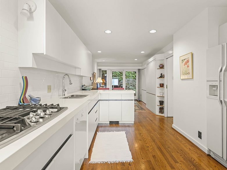 1 1980 Sasamat Street