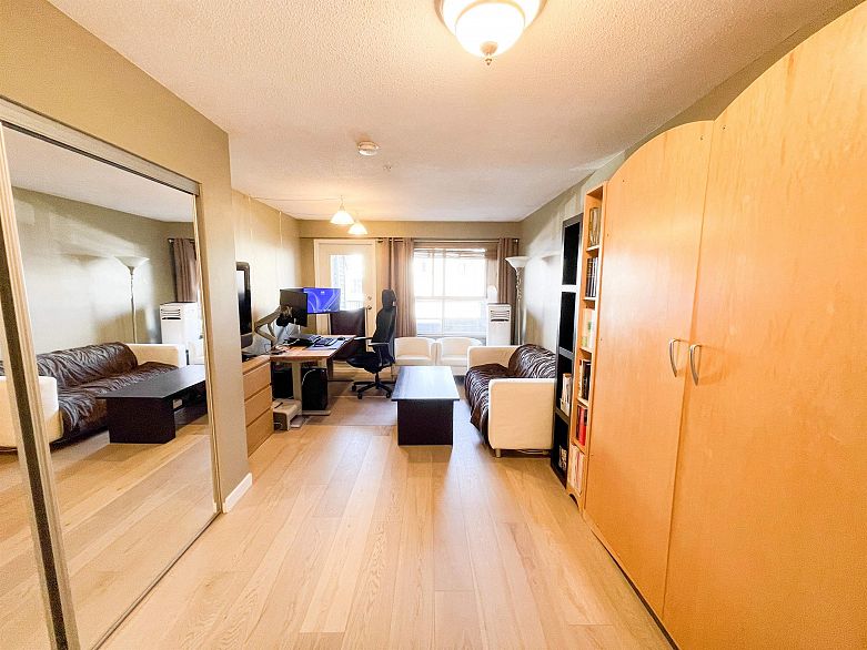 219 2680 W 4th Avenue