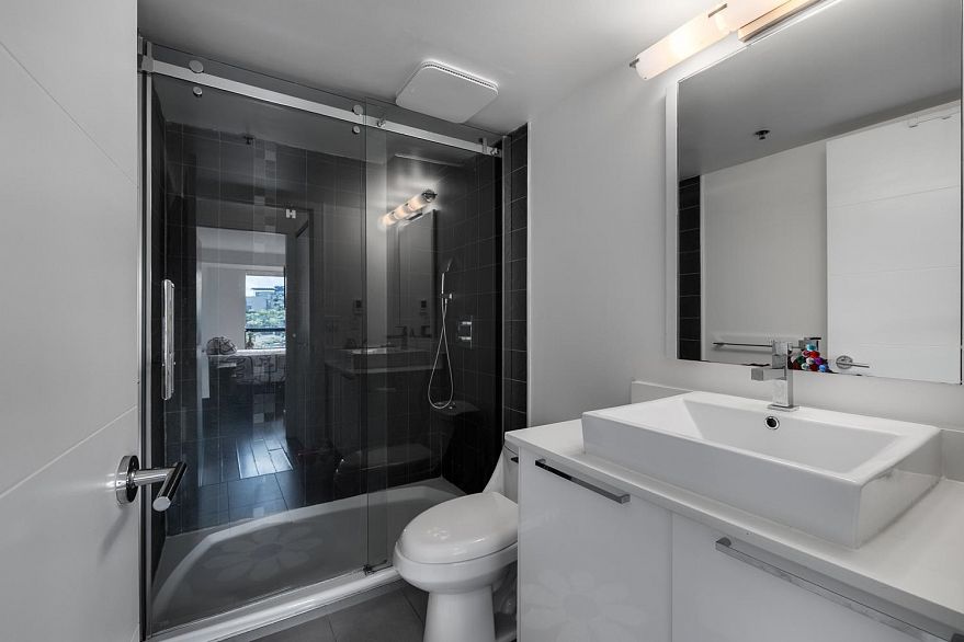 303 212 Davie Street