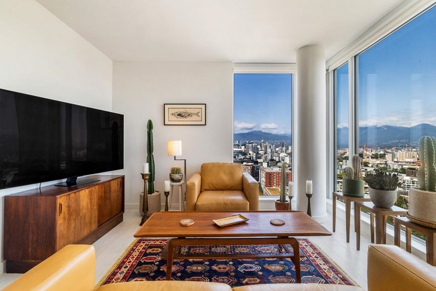 2002 285 E 10th Avenue