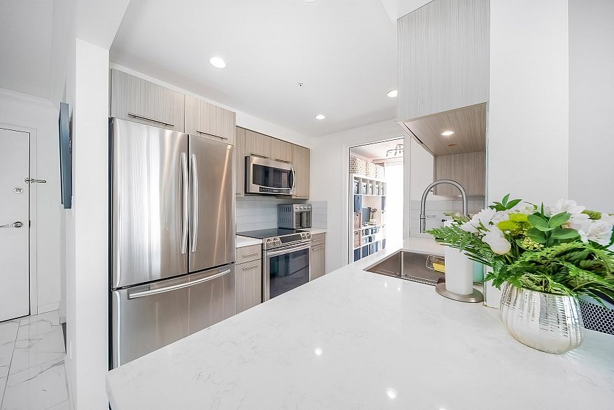 15F 199 Drake Street