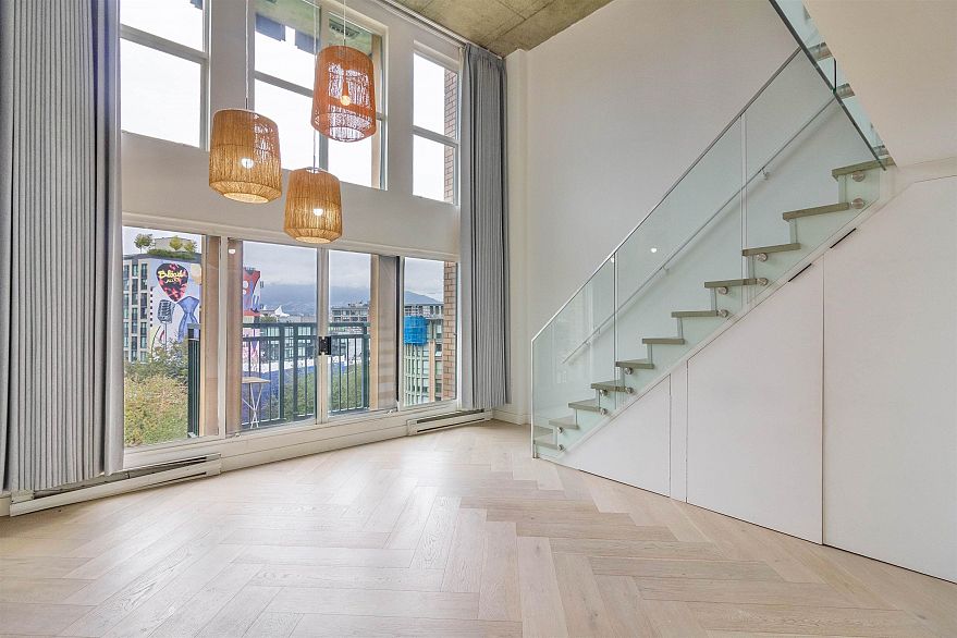 602 22 E Cordova Street