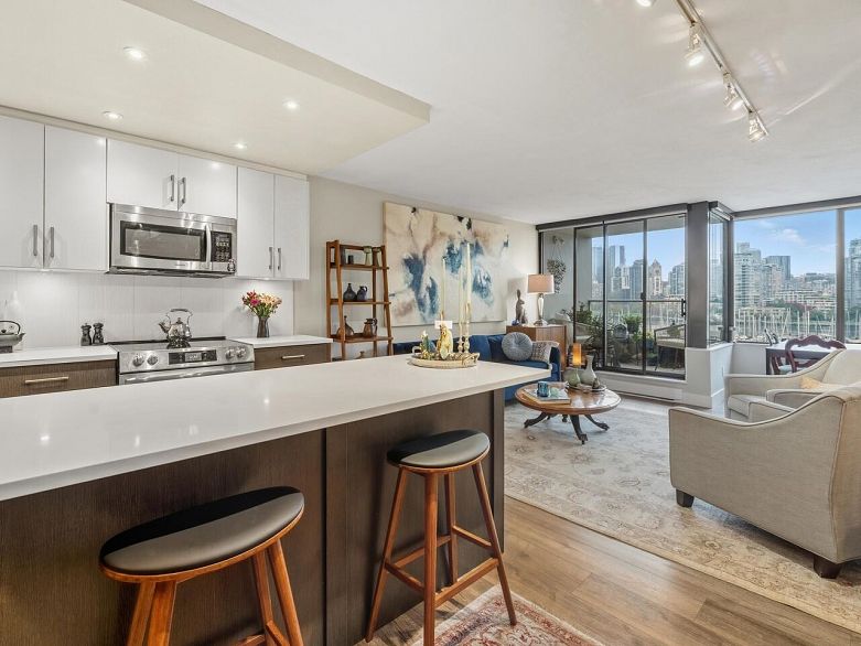 521 666 Leg In Boot Square