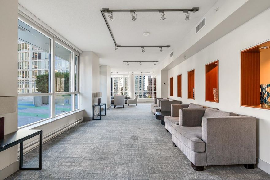 3107 833 Seymour Street