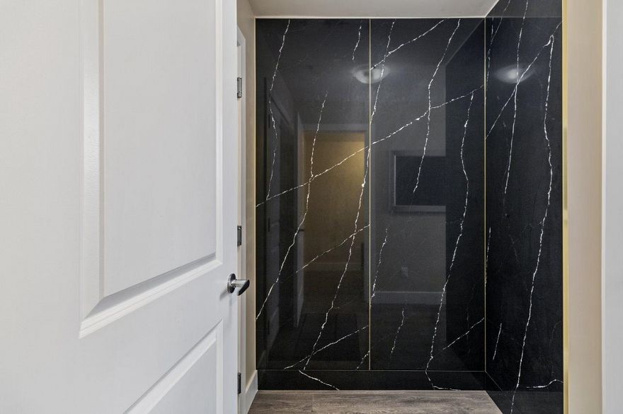 206 707 E 43rd Avenue