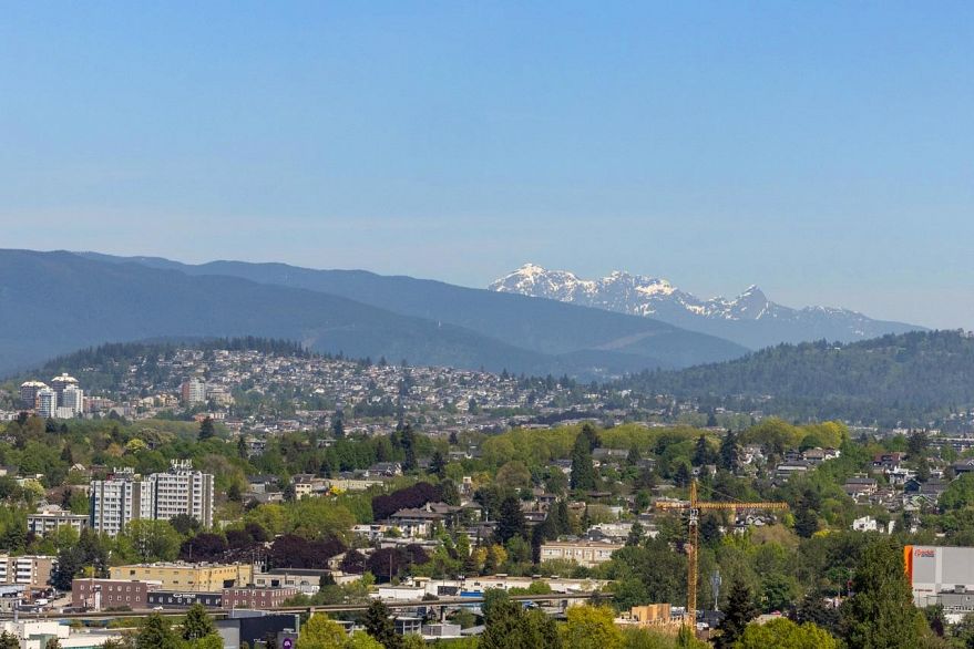 2002 285 E 10th Avenue