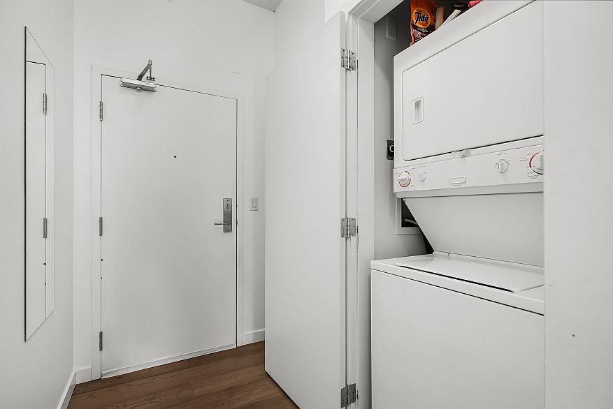 204 1252 Hornby Street