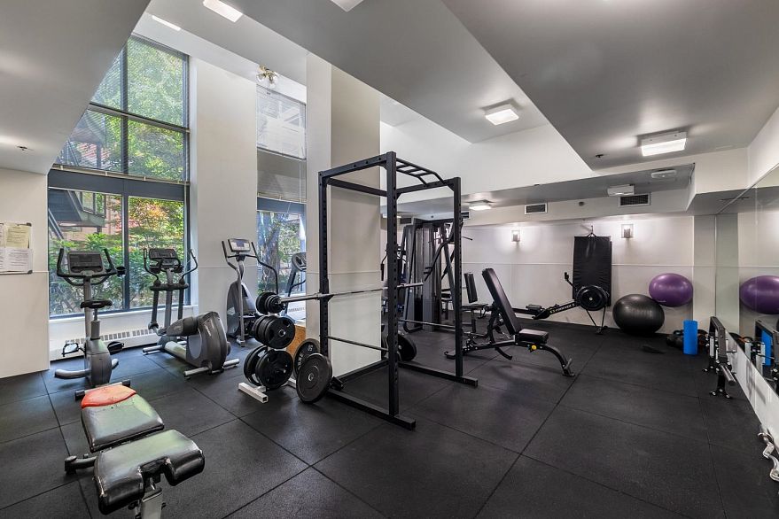 303 212 Davie Street