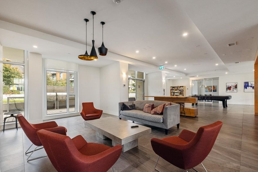 2002 285 E 10th Avenue