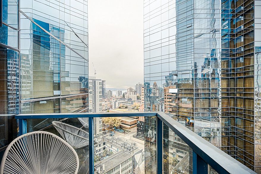 1705 1050 Burrard Street