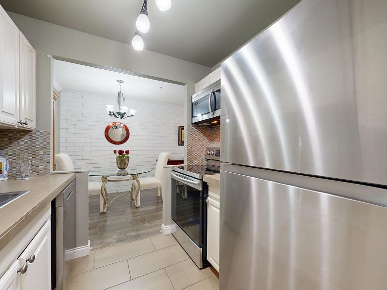 510 1405 W 15th Avenue