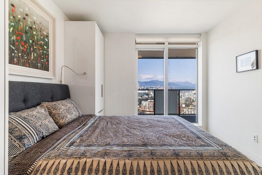 2002 285 E 10th Avenue