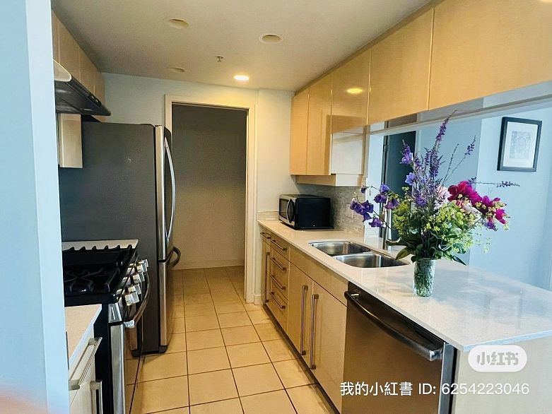 601 1408 Strathmore Mews