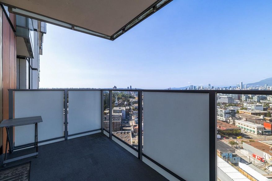 2002 285 E 10th Avenue