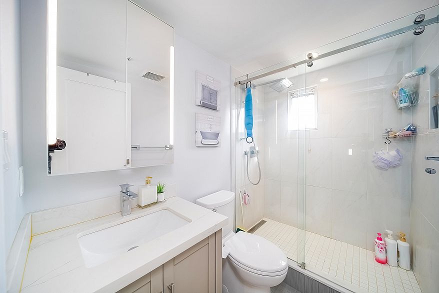 15F 199 Drake Street