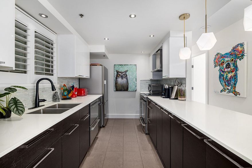 303 212 Davie Street