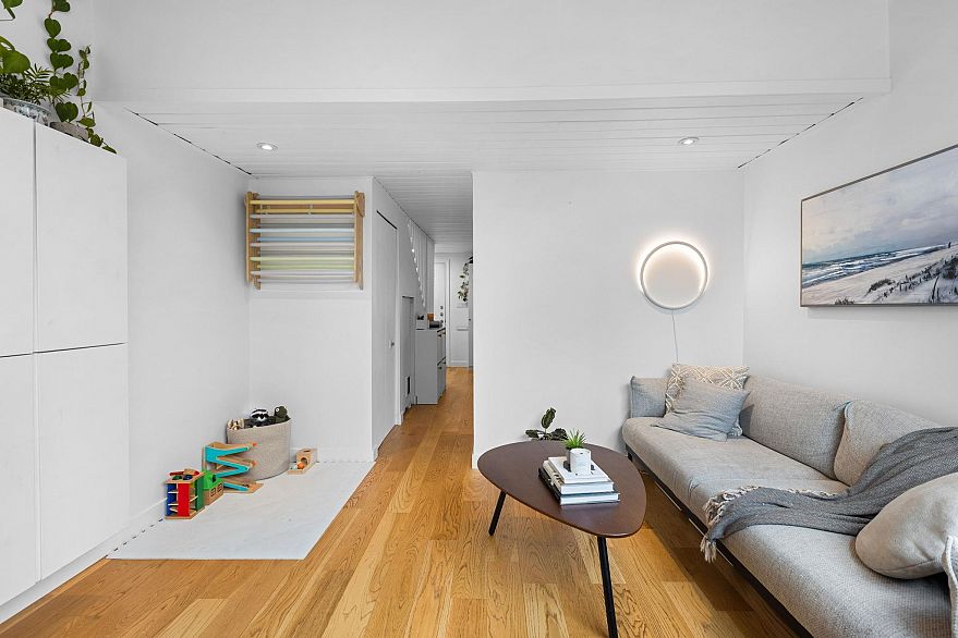 212 1045 W 8th Avenue